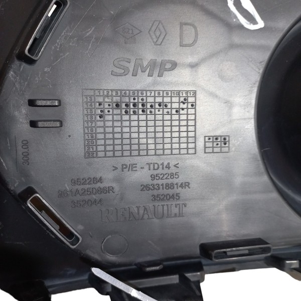 Grade Farol Milha Direito Renault Sandero 2017 Direito