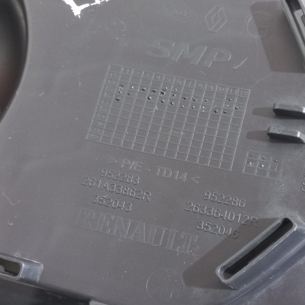 Grade Farol Milha Esquerdo Renault Sandero 2017 Esquerdo