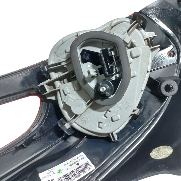 Lanterna Traseira Esquerda Peugeot 208 2014 Allure  Esquerdo X