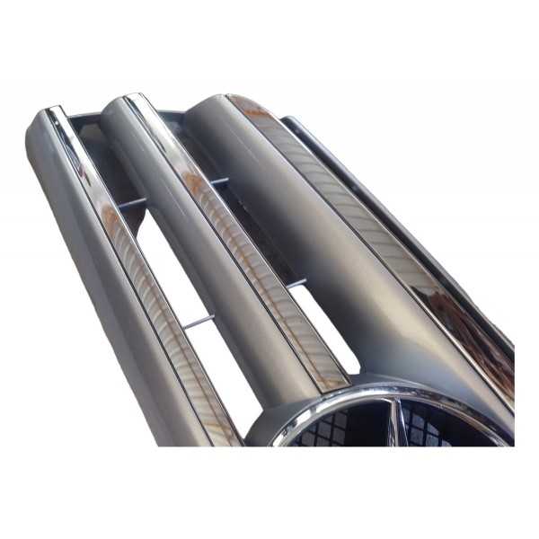 Grade Dianteira Emblema Mercedes Benz B200 B180 C180 C200   Prata 0172