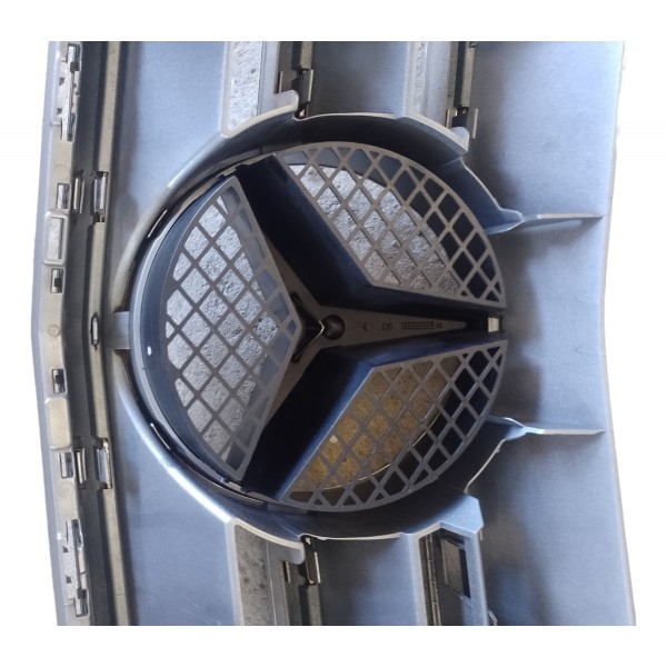 Grade Dianteira Emblema Mercedes Benz B200 B180 C180 C200   Prata 0172