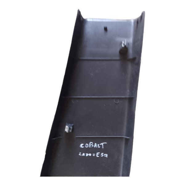 Acabamento Coluna Central Esquerdo Chevrolet Cobalt 2013 14