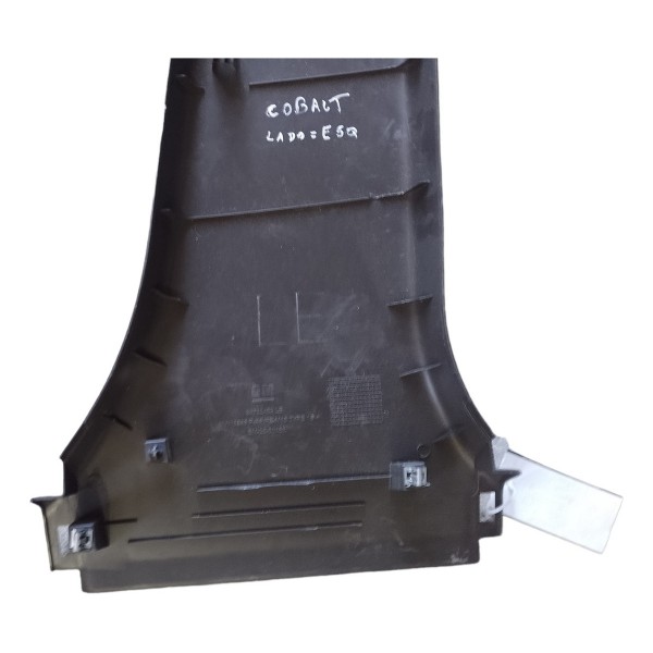 Acabamento Coluna Central Esquerdo Chevrolet Cobalt 2013 14