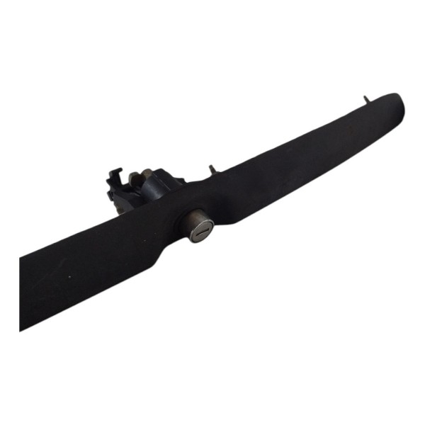 Friso Fechadura Tampa Traseira Porta Malas Gm Corsa 2002 03