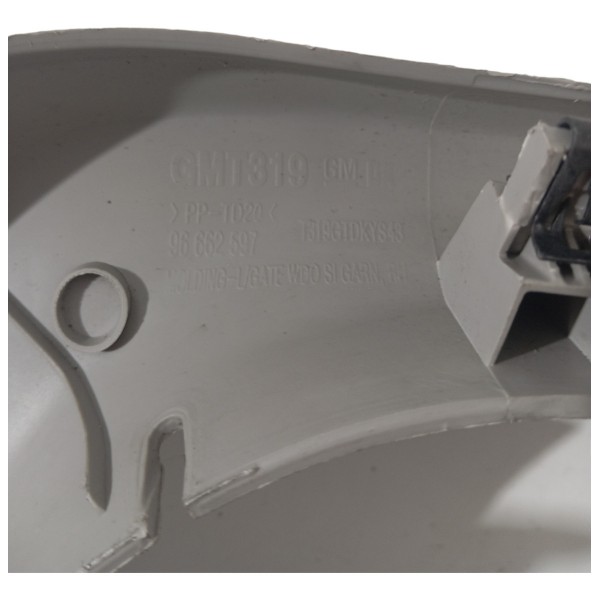 Acabamento Moldura Tampa Traseira Direita Chevrolet Captiva