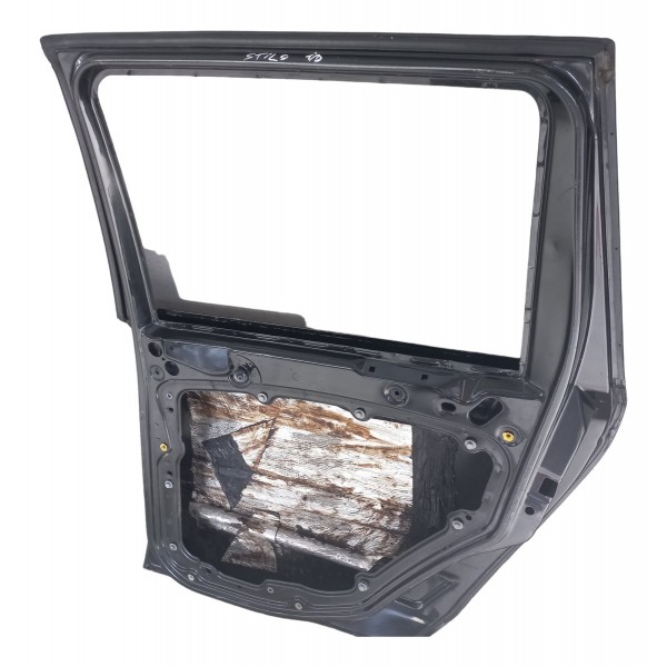 Porta Traseira Direita Fiat Stilo Detalhes