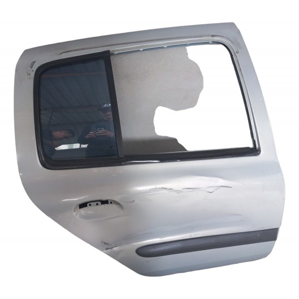 Porta Traseira Direita Renault Clio Detalhe