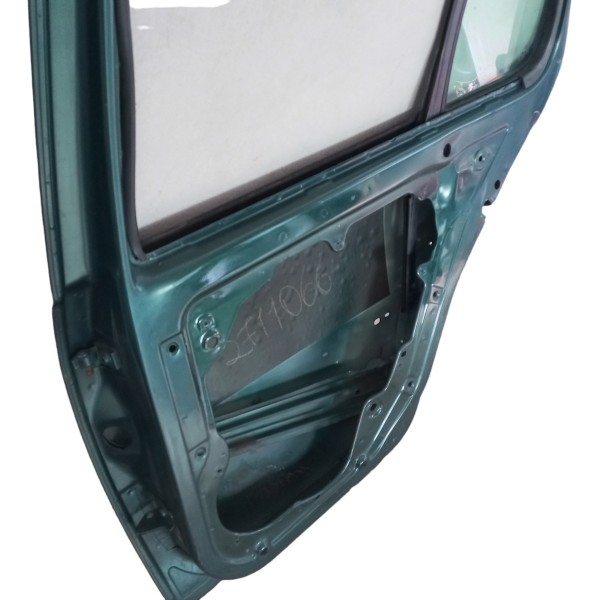 Porta Traseira Direita Volkswagen Golf 2000 Detalhes