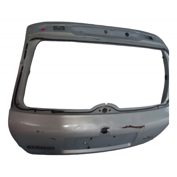 Tampa Traseira Renault Clio Detalhes