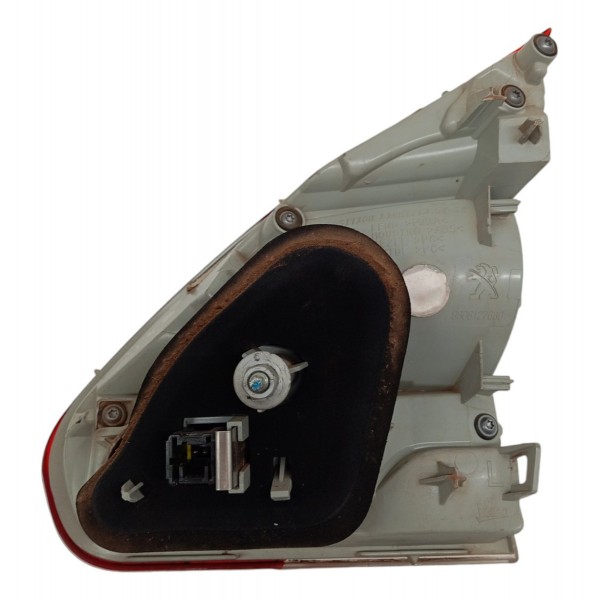 Lanterna Tampa Traseira Esquerda Peugeot 2008 1.6 2016 17 18