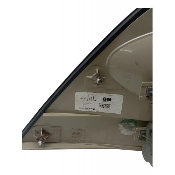 Lanterna Direita Chevrolet Vectra Sedan 2005 2006 07 Detalhe Direito Vermelho