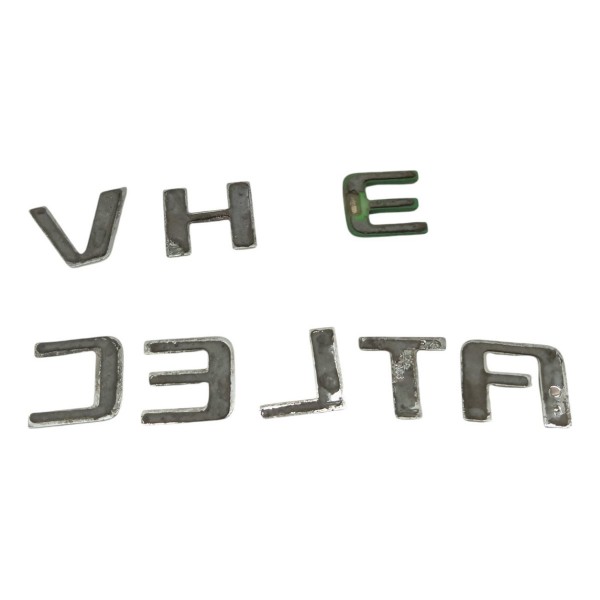 Emblema Letreiro Chevrolet Celta Vhc 2012 2013 2014 2015 Branco