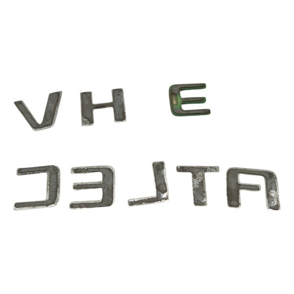 Emblema Letreiro Chevrolet Celta Vhc 2012 2013 2014 2015 Branco