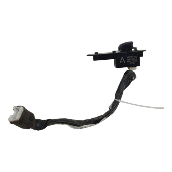 Botão Vidro Elétrico Traseiro Direito Mitsubishi Airtrek 06