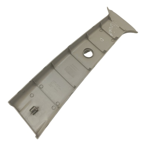 Acabamento Coluna Central Direito Sup. Nissan Livina 2012 13