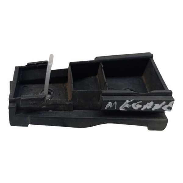 Suporte Acabamento Ext Coluna Central Esquerdo Megane 2007