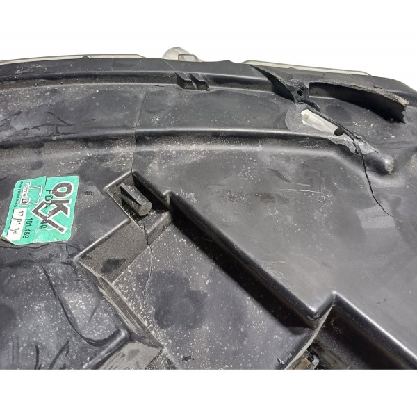 Farol Esquerdo Peugeot 2008 2018 Detalhes