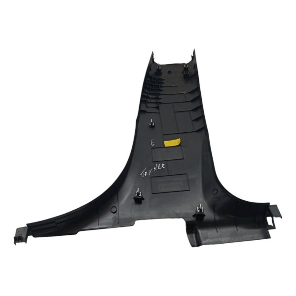 Moldura Coluna Central Esquerda Chevrolet Tracker 2019 2020