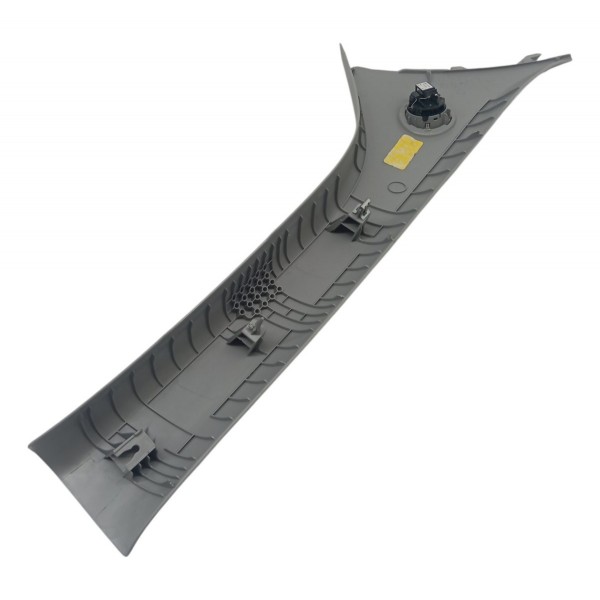 Moldura Coluna Parabrisa Esquerdo Chevrolet Tracker 2019