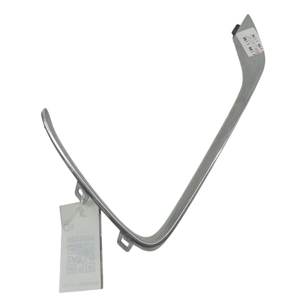 Friso Cromado Farol Milha Direito Gm Tracker 2018 19 Detalhe