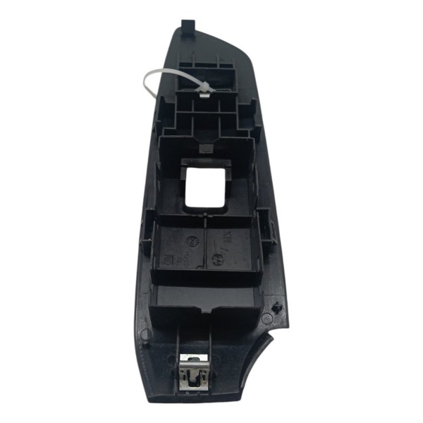 Moldura Botão Vidro Dianteiro Direito Gm Tracker 2018 2019