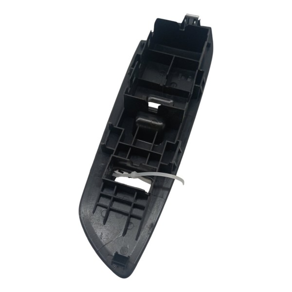 Moldura Botão Vidro Dianteiro Direito Gm Tracker 2018 2019