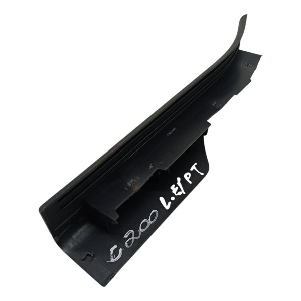 Acabamento Soleira Porta Traseira Esquerda C200 2009 Preto