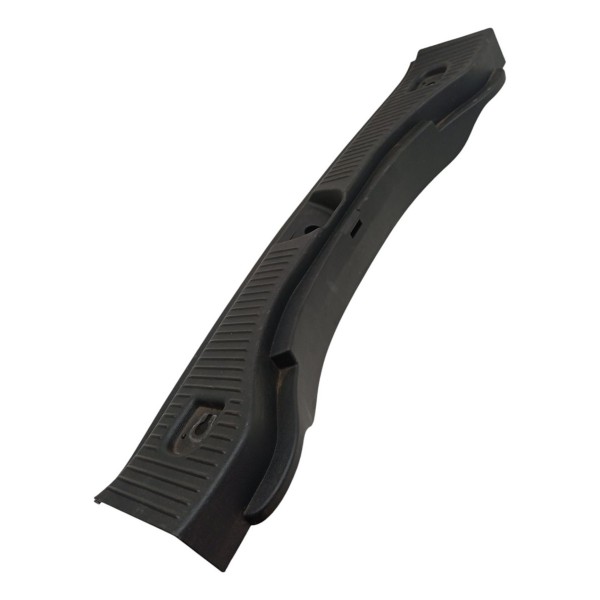 Moldura Soleira Porta Malas Chevrolet Tracker 2018 2019 2020 Preto