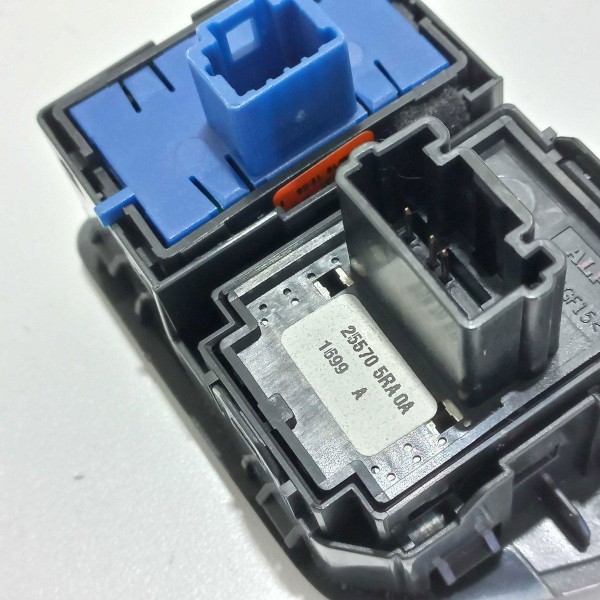 Botão Comando Retrovisor E Porta Malas Renault Kwid 2020