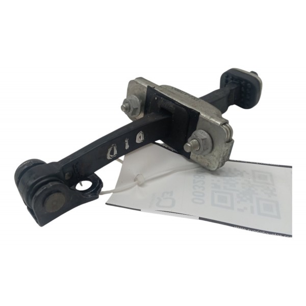 Limitador Porta Dianteira Direita Chevrolet Tracker 2018 19