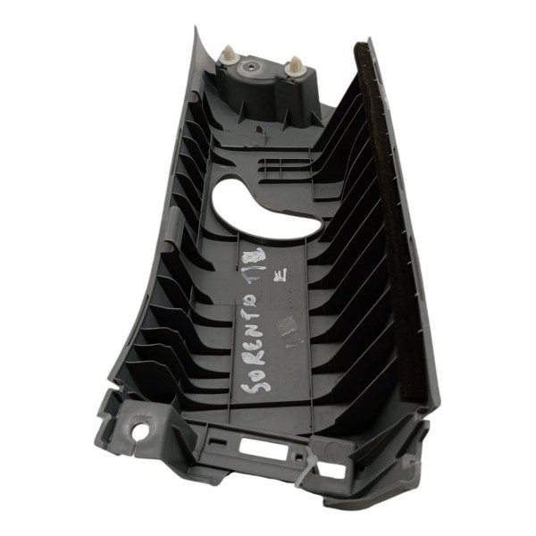 Moldura Coluna Traseira Esquerda Kia Sorento 3.5 2012 2013