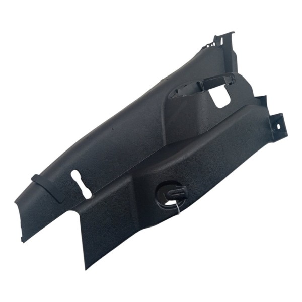 Acabamento Coluna Banco Tras Esq. Nissan Kicks 2020 Detalhes