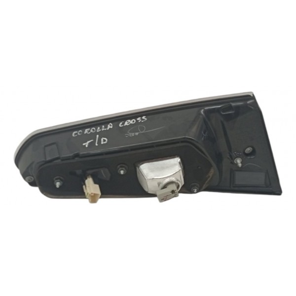 Lanterna Tampa Traseira Direita Toyota Corolla Cross 2023 24