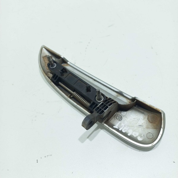 Maçaneta Externa Traseira Esquerda Chevrolet Cobalt Prata Traseira