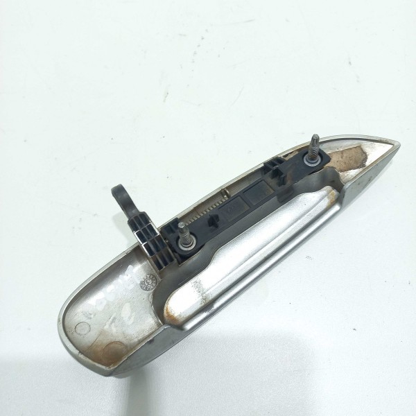 Maçaneta Externa Traseira Esquerda Chevrolet Cobalt Prata Traseira