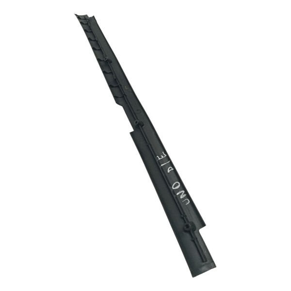 Soleira Porta Dianteira Esquerda Fiat Uno Mille 2011 Detalhe