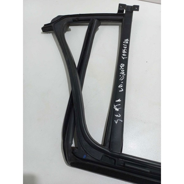 Guarnição Vidro Porta Traseira Lado Direito Jetta 2.5 2009