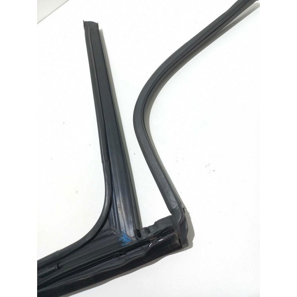 Guarnição Vidro Porta Traseira Lado Direito Jetta 2.5 2009