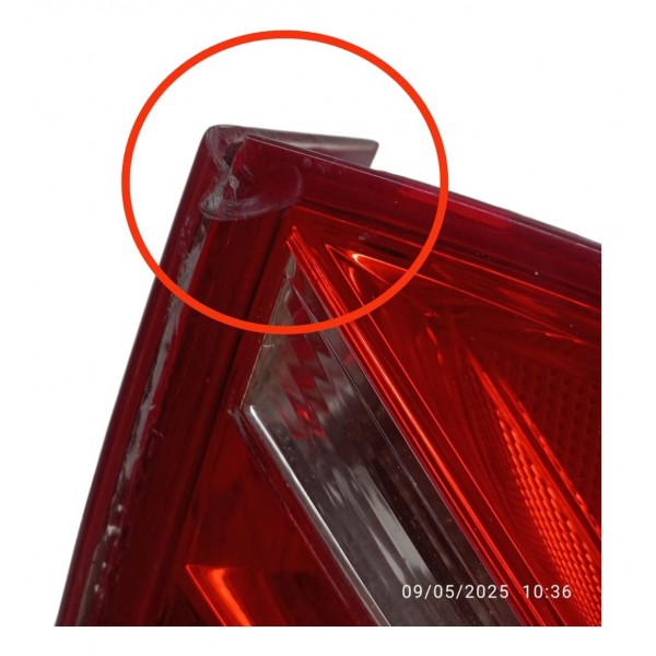 Lanterna Direita Tampa Volkswagen Jetta 2012 2013 Detalhe