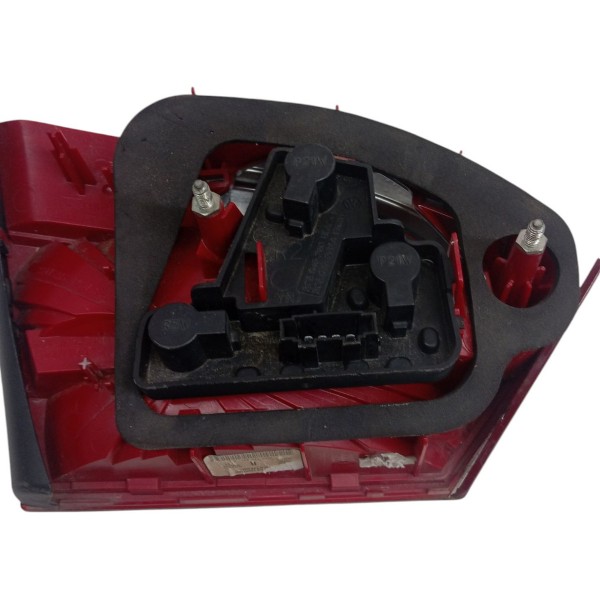 Lanterna Direita Tampa Volkswagen Jetta 2012 2013 Detalhe