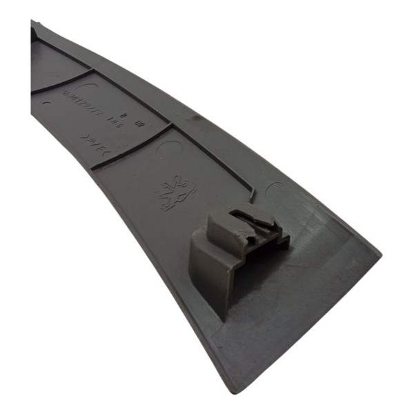 Acabamento Superior Tampa Traseira Peugeot 307 2004 2005