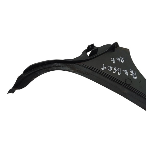 Moldura Grade Churrasqueira Lado Direito Peugeot 206 2005