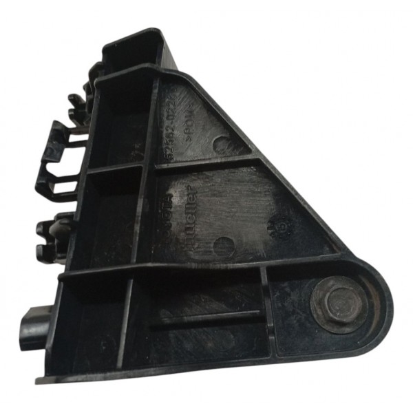 Suporte Guia Parachoque Traseiro Direito Corolla 2016 2017