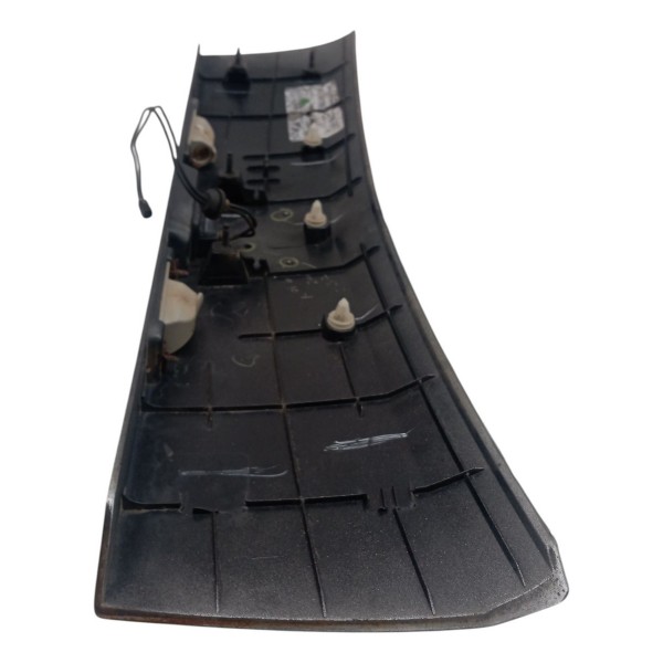 Aplique Tampa Traseira Chevrolet Captiva 2010 Detalhe