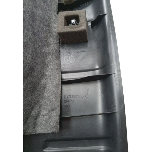 Acabamento Soleira Porta Malas Citroën C3 2015 Detalhe