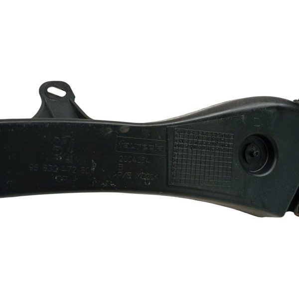 Guia Parachoque Traseiro Direito Peugeot 3008 2011 2012