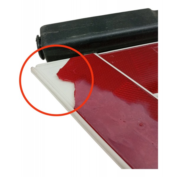 Triangulo Sinalização Segurança Peugeot 3008 2011 Detalhe