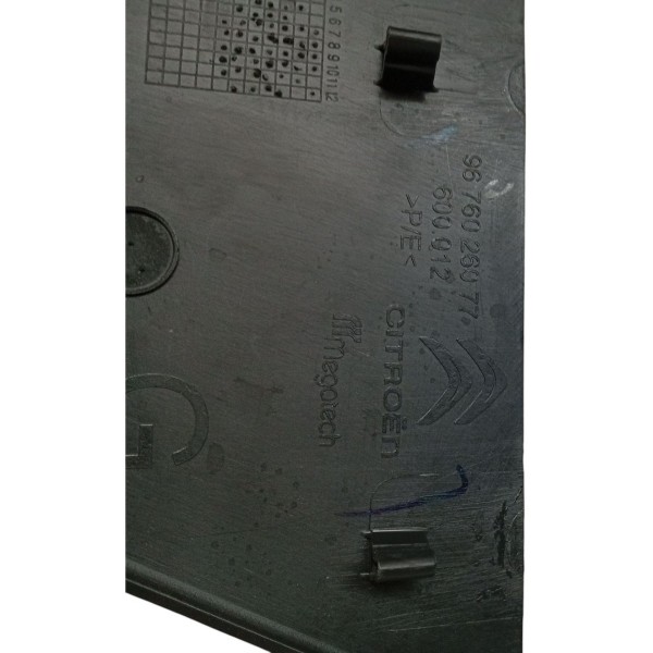 Moldura Acabamento Banco Traseiro Esquerdo Citroen C3 2018