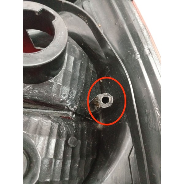Lanterna Traseira Esquerda Volkswagen Gol G4 2006 Detalhe
