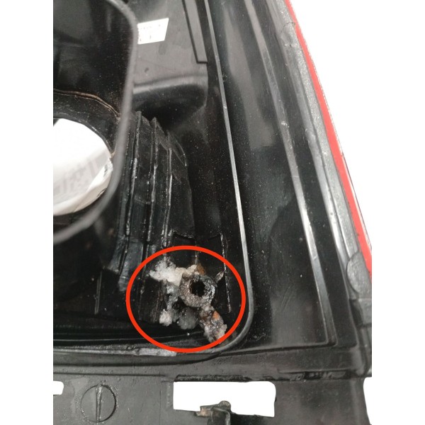 Lanterna Traseira Esquerda Volkswagen Gol G4 2006 Detalhe